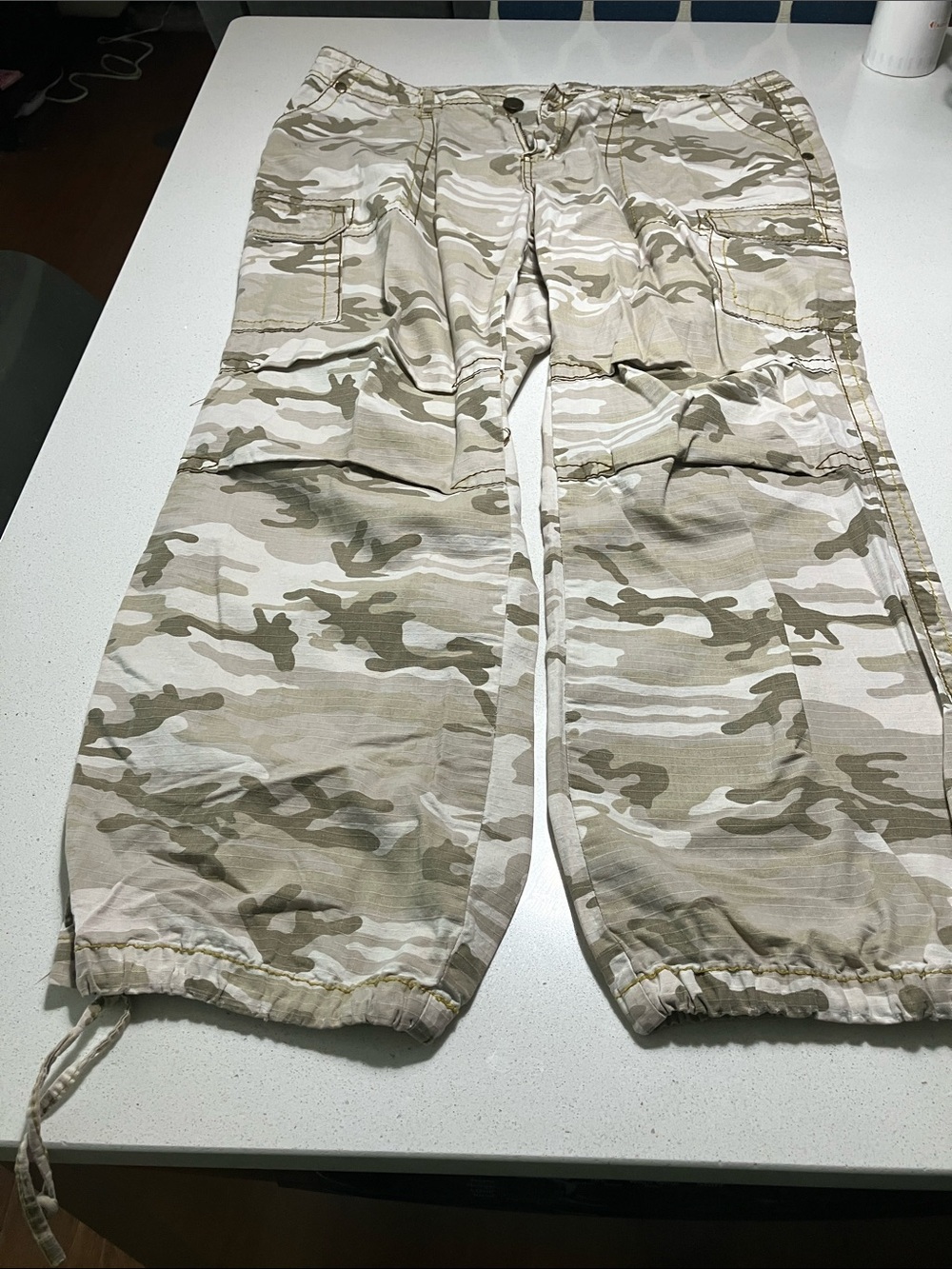 Zana Di Women's Camo Cargo Track Pants in Beige & Olive